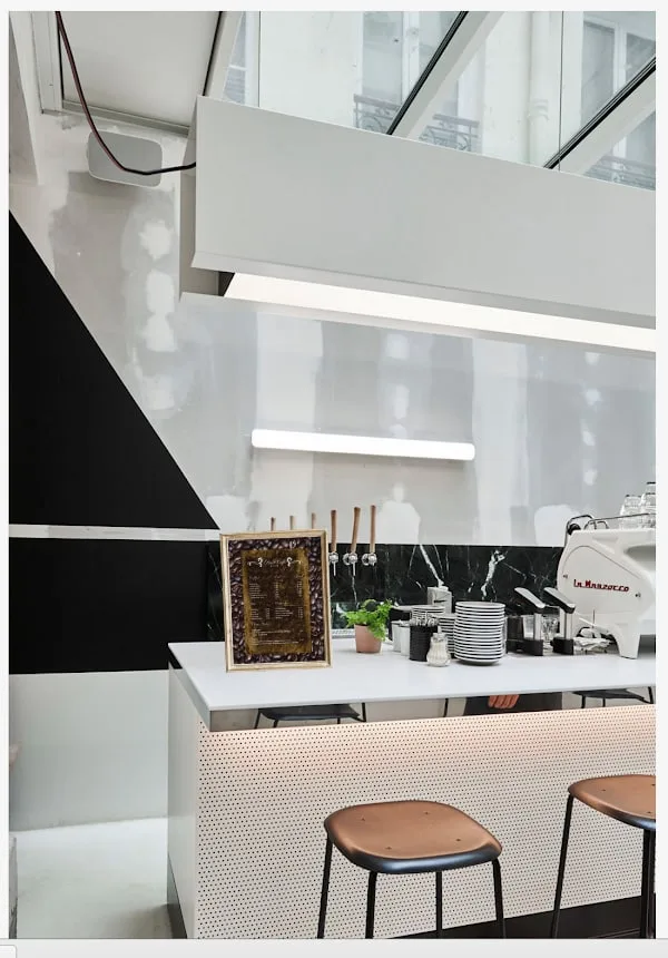 Менюто на Eloise Cafe в рамка на бара